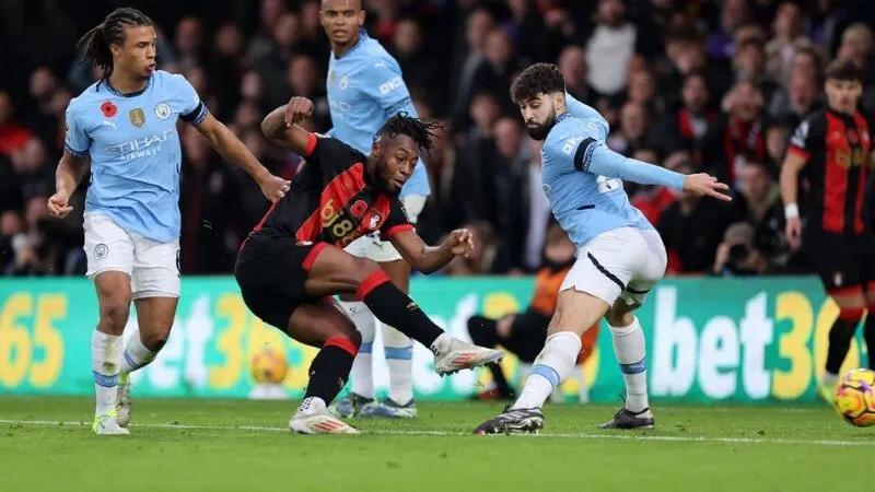 Man City sẽ quyết tâm đánh bại đối phương để giữ vé Champions League